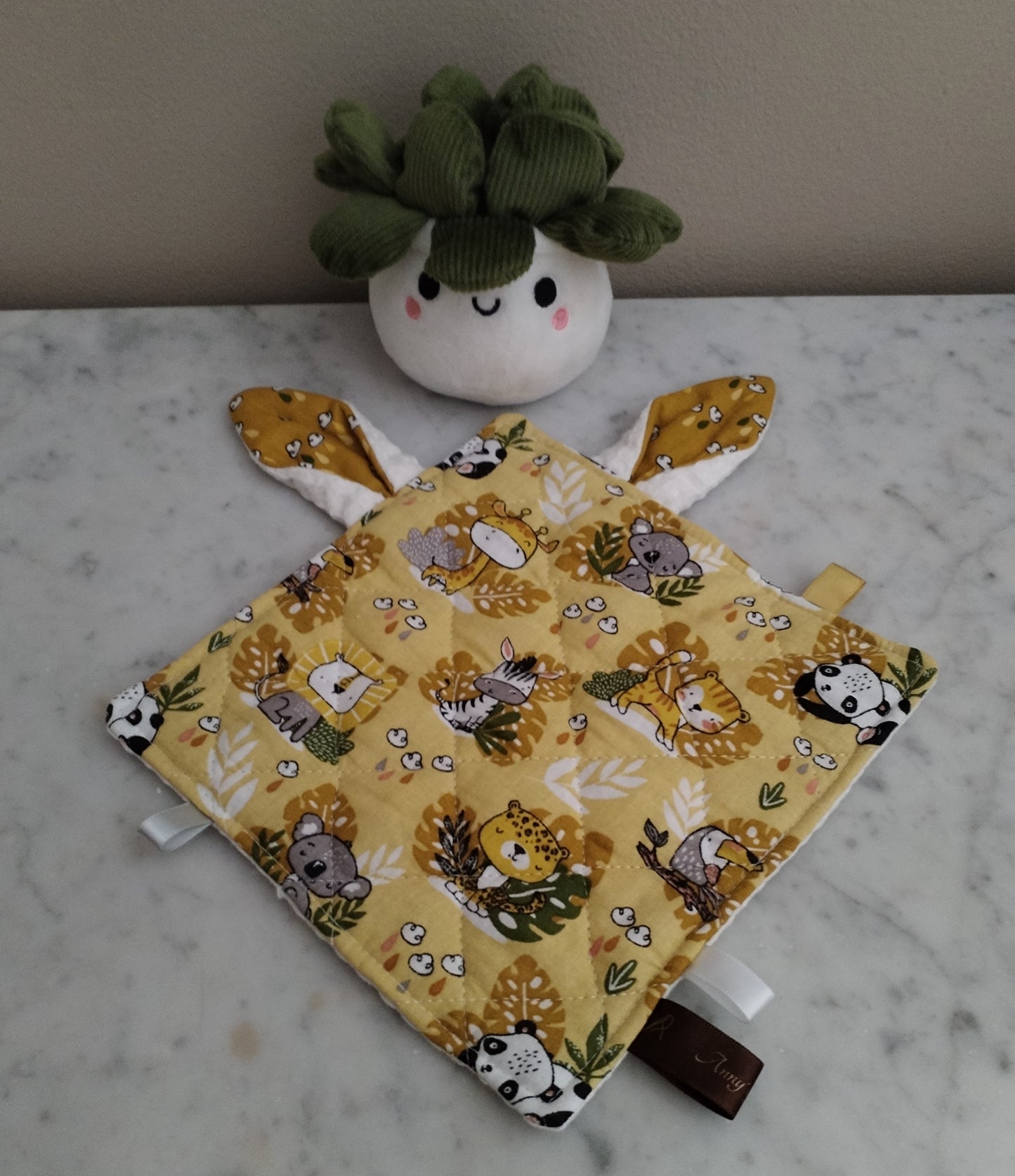 Petit jouet doudou tissu enfants