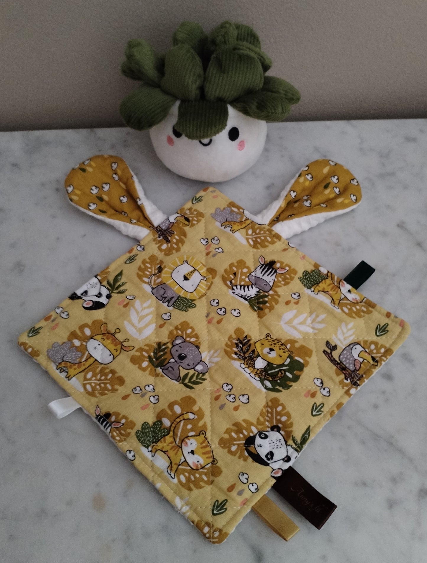Petit jouet doudou tissu enfants
