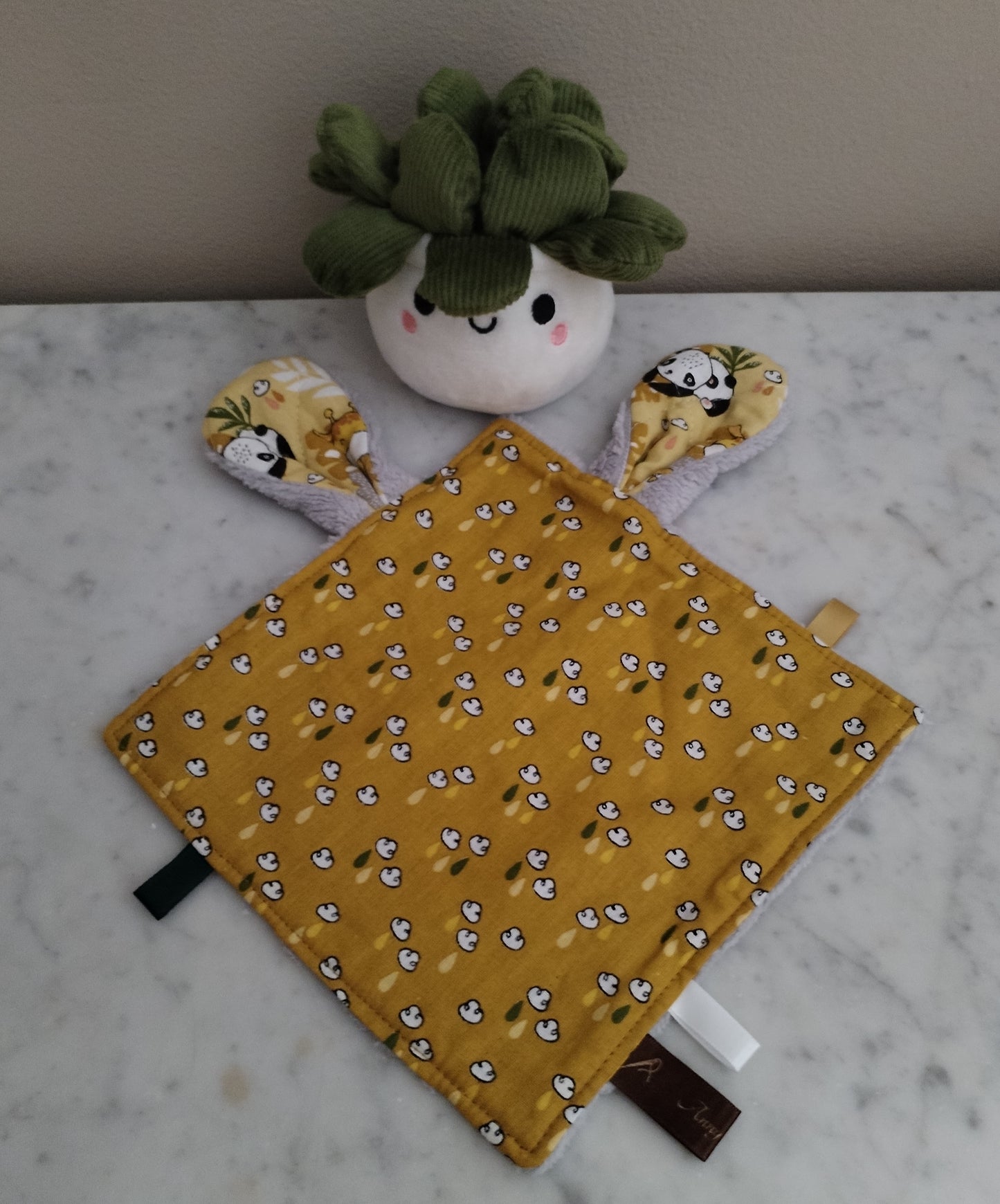Petit jouet doudou tissu enfants