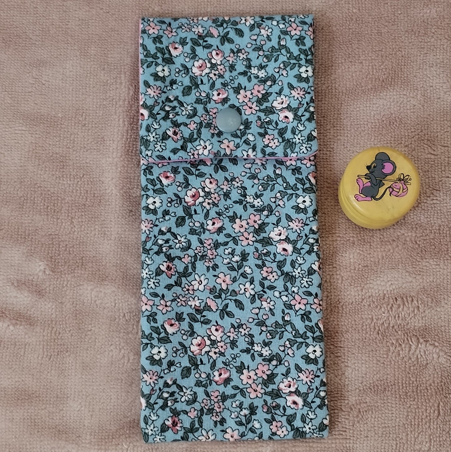 Etuis ( brosse à dent, maquillage, crayons......)