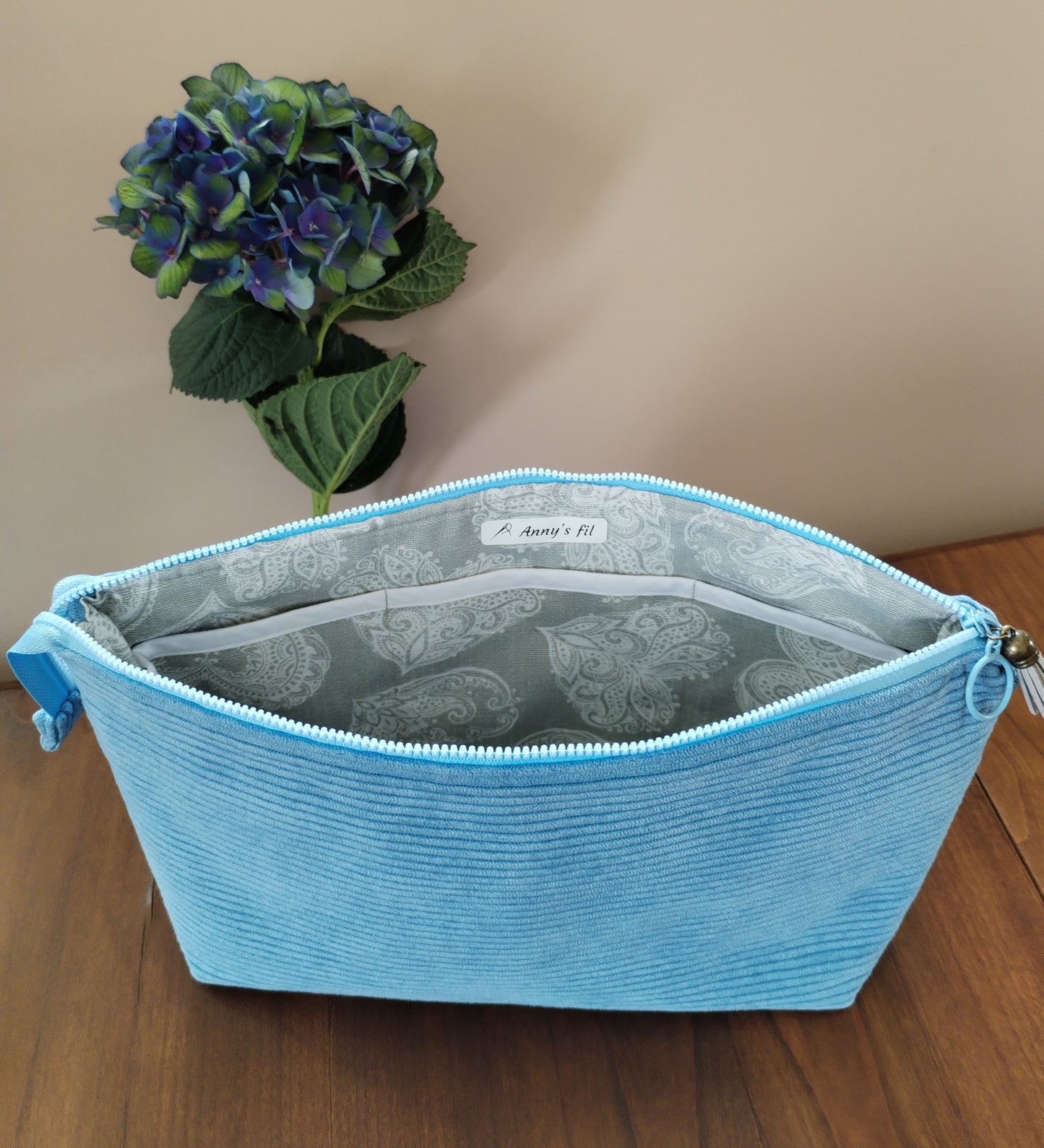 Trousse de toilette en velours côtelé