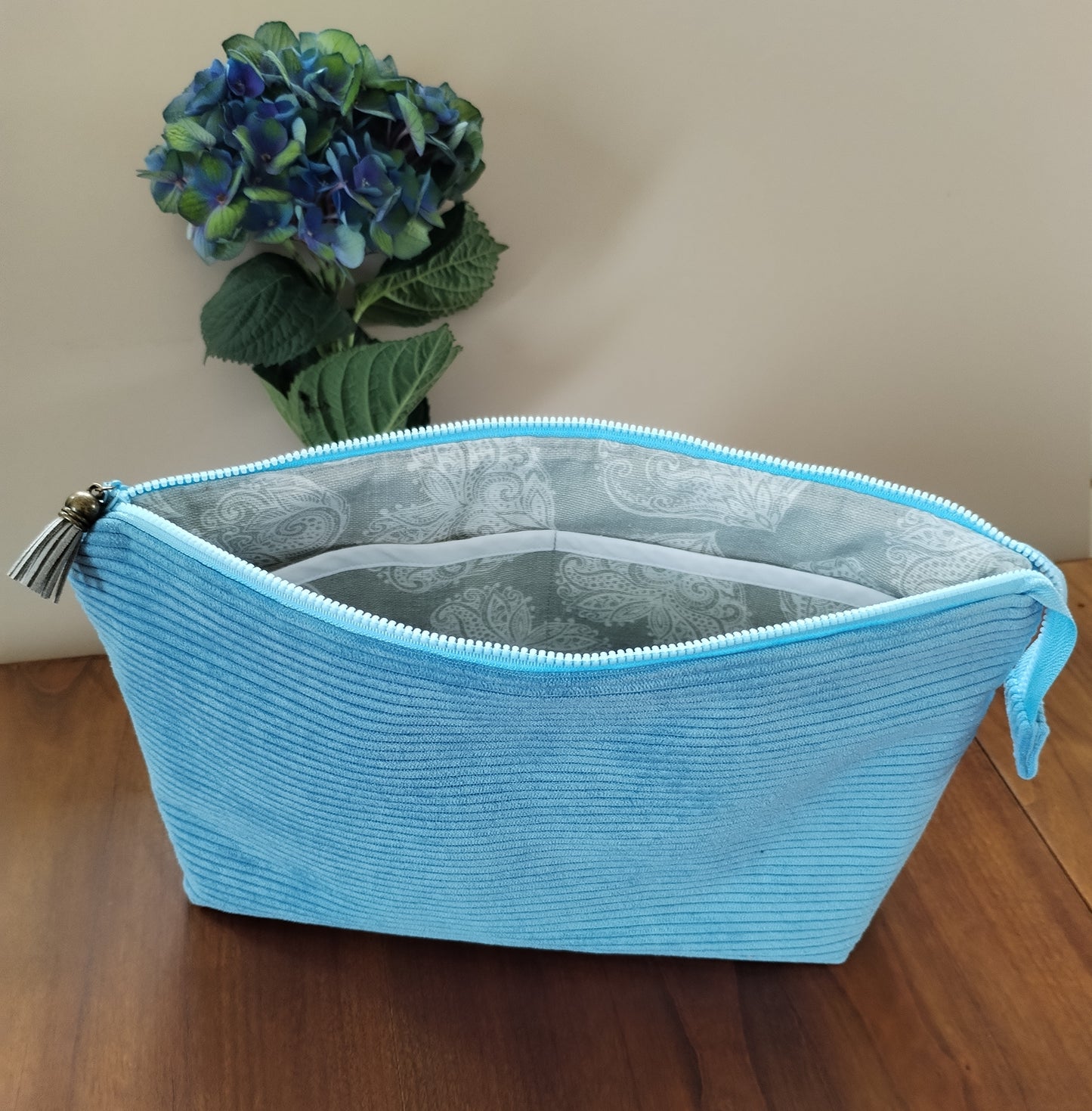 Trousse de toilette en velours côtelé